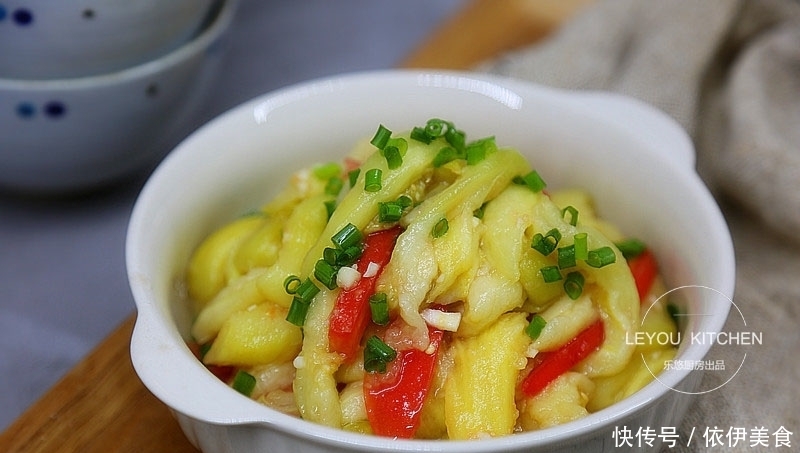  夏天凉菜最受欢迎，茄子的3种凉拌做法，清爽开胃，一人吃一大盘