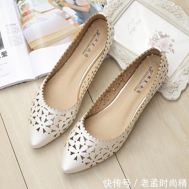 百搭 要说鞋柜里最好穿的,还属尖头平底鞋,搭连衣裙更美