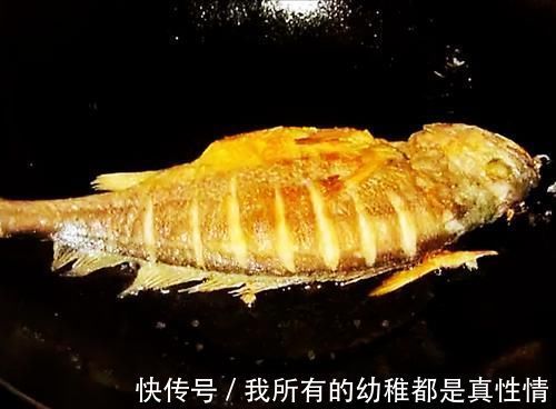 大厨|煎鱼时,很多人都煎不好,大厨教你3个煎鱼技巧,鱼不粘锅也不破皮