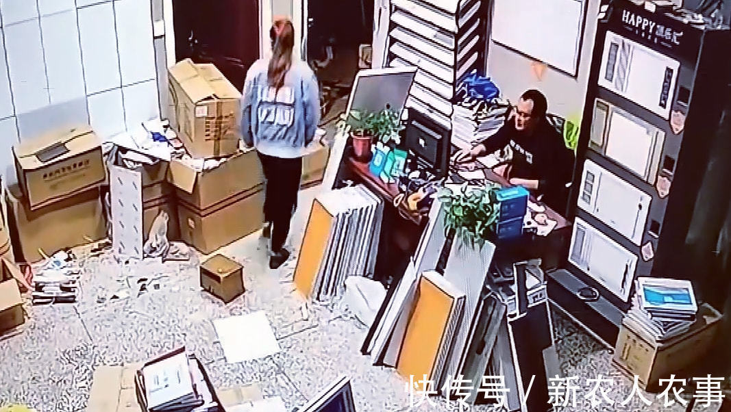 捉迷藏|河南一小女孩藏到纸箱捉迷藏,意外睡着了急坏妈妈,网友:熊孩子