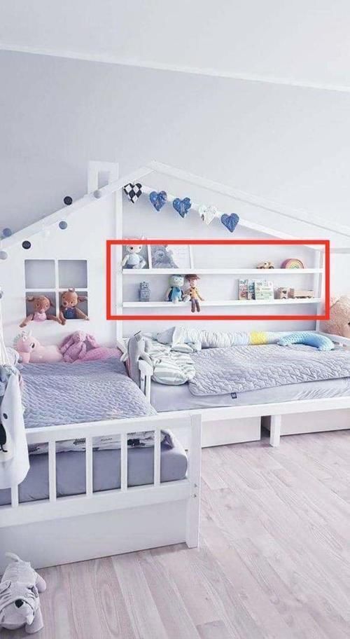 二胎家庭|上下铺二胎家庭都不用了，10㎡垂直放2张床，上下收纳中间隔断