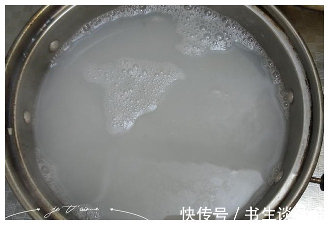 秋天就要多喝汤，丝瓜和这两种食材一起煮，比鸡汤还鲜美