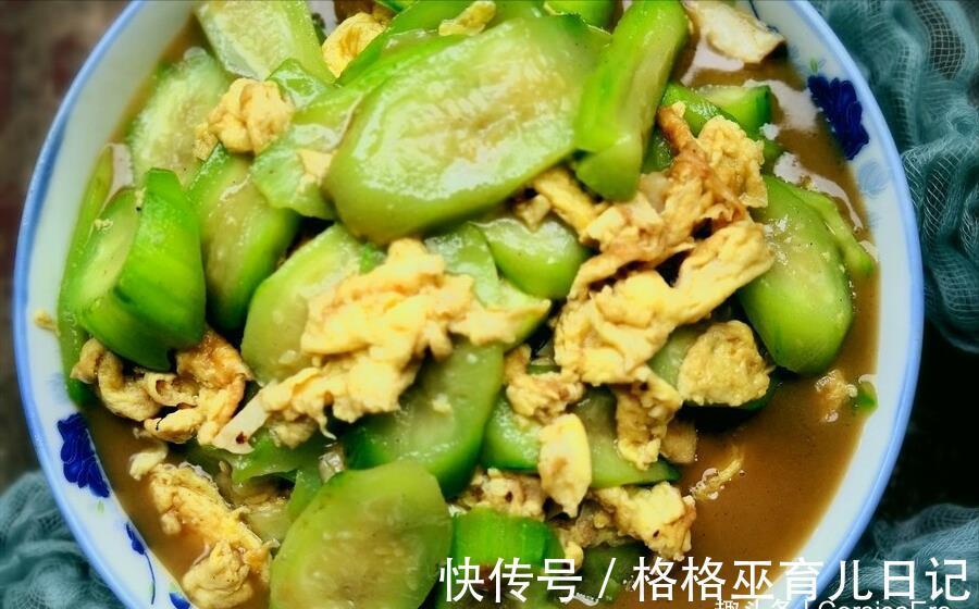 丝瓜|炒丝瓜，切忌直接下锅炒，牢记1个诀窍，翠绿不发黑，香嫩不油腻