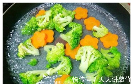 自从学会鸡胸肉这个做法,连烧烤买得少,焦香细嫩,好吃不胖