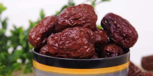 补血|每天生吃几颗红枣,养胃健脾,美容养颜,不过2类人最好少吃!