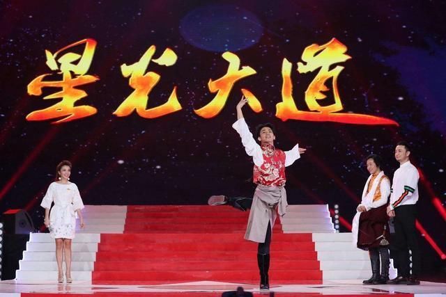 星光大道|星光大道的冠軍，曾登央視春晚，1年后卻淪為街頭賣唱