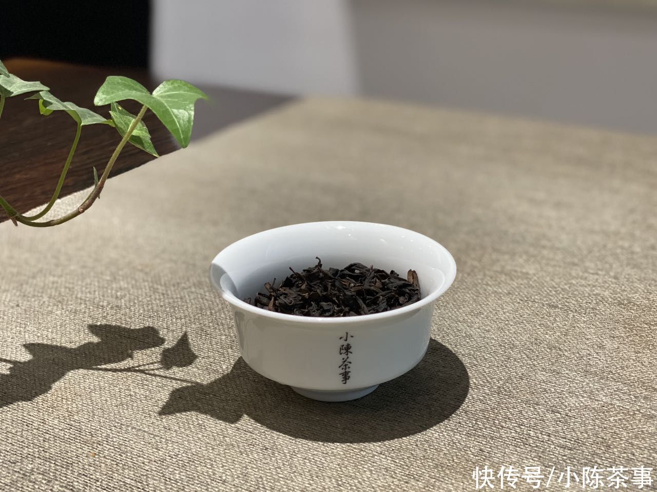 买茶也有潜规则？选岩茶、红茶、白茶，你看重的是品牌还是价格？