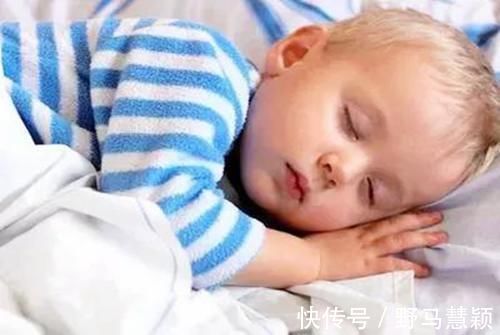 大脑|宝宝睡觉时,若有这3个反应,说明大脑发育好,将来可能是高智商
