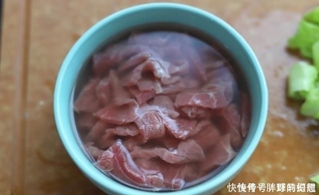 人参香|失眠的人要多喝“它”，坚持一个月，晚上睡得香睡得稳，一觉天亮