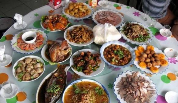 我们山东的婚宴大席，380块钱一桌，包工包料，大家觉得值不值