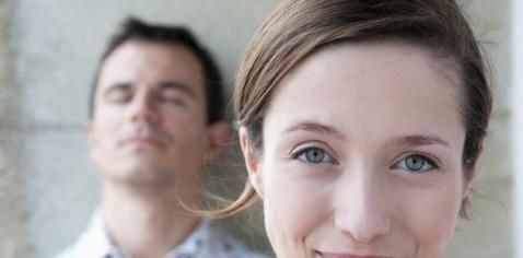 被子|多半女性睡觉喜欢夹被子,这是为什么呢?女性看完尽量别害羞