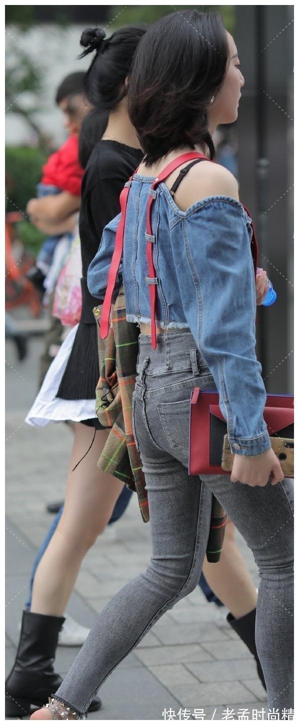 年轻姑娘|黑色修身牛仔裤搭配牛仔上衣,年轻姑娘的穿搭方式
