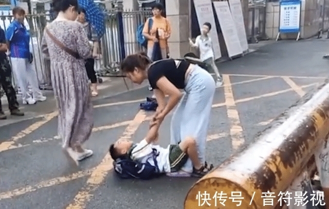 熊孩子|熊孩子不想上课,妈妈训斥他,熊孩子:你是后妈,你不是我妈