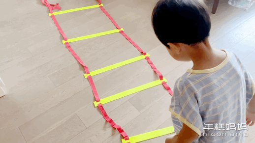 膝关节|什么运动最能刺激孩子长高？比游泳跳高更省事的是它