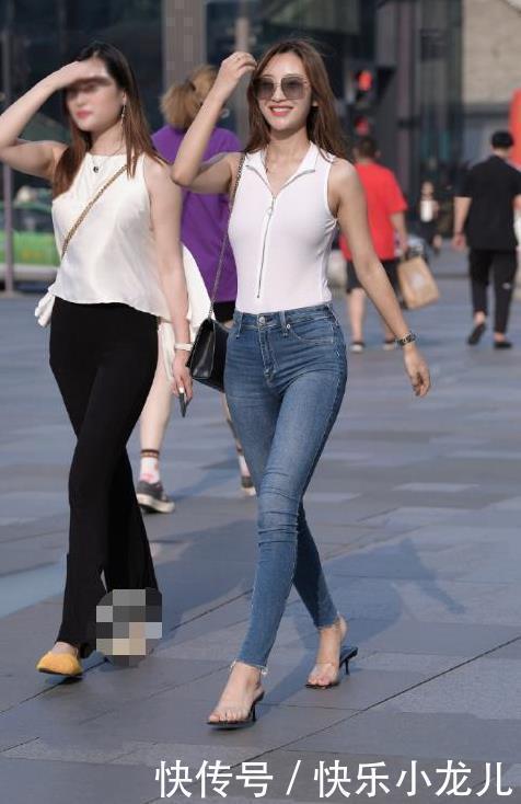 街拍阳光时髦的女孩，释放仙女的气质