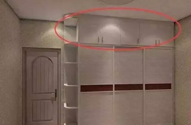 老師|衣柜別再做到頂了，我家用了半年就壞了，難怪老師傅家不這么裝