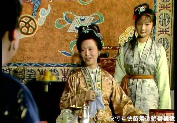 王夫人|薛宝钗办“螃蟹宴”的真正目的,史湘云根本不懂,傻乎乎做了陪衬