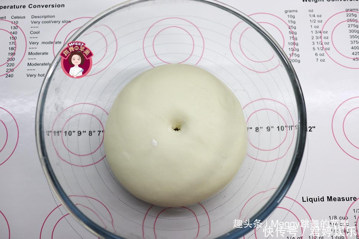 柔软香甜的小面包,加1把果干,儿子特爱吃,外面根本买不到