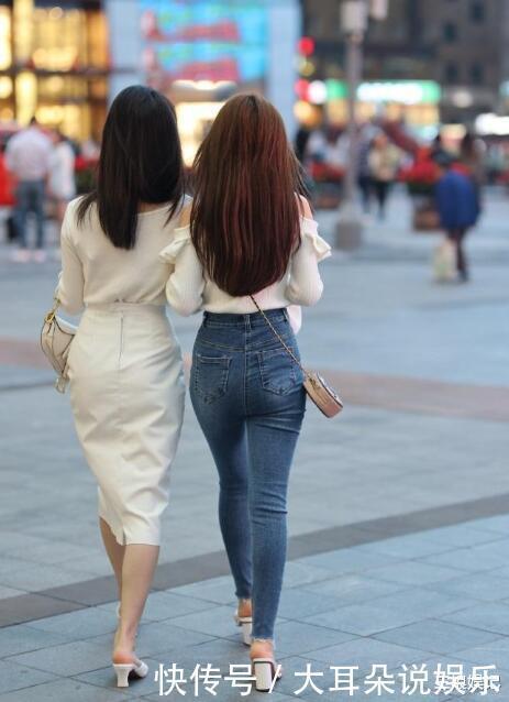 闺蜜之间的穿搭有要风格,相互衬托才能秀出各自的时尚气质