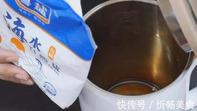 水壶|水壶里撒一把不值钱的东西,水垢哗哗往下掉,干净又省事