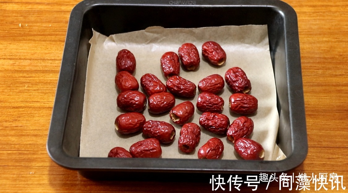 水洗|红枣用水洗一下，捅出枣核，这样低温烤一下，香香脆脆的
