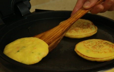蛋糕|玉米面最正确的做法,开水一烫,筷子一搅,儿子说比蛋糕好吃