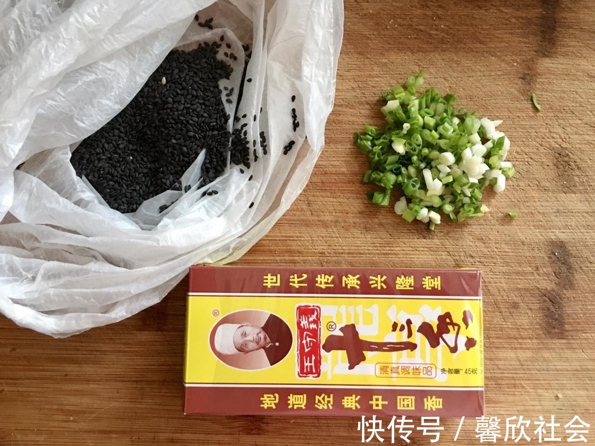 黑芝麻|吃剩的馒头别扔，搭配蛋液，做出好吃的馒头蛋饼，早餐好选择