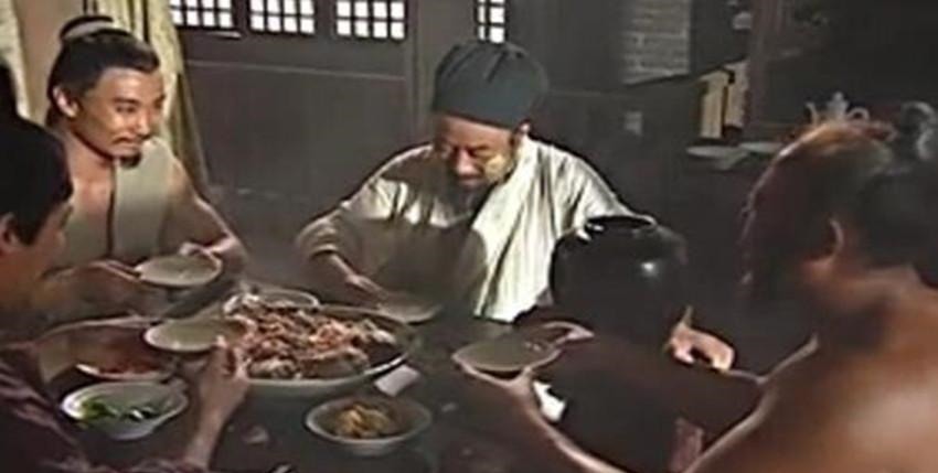 大碗$《水浒传》中的最大骗局 上二斤牛肉, 原来我们被骗了这么多年!