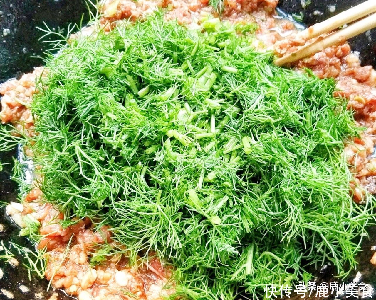 猪肉馅饺子|三伏天,我家最爱用这“苗”包饺子,健脾益气和胃,营养清鲜多汁