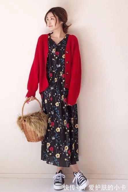 搭配|奶奶衫+碎花裙,奶奶衫+百褶裤=今秋时髦搭配,可气质可温柔