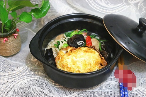 冬天就适合这样吃,煮上一锅,吃完身体也热腾腾的,真暖和