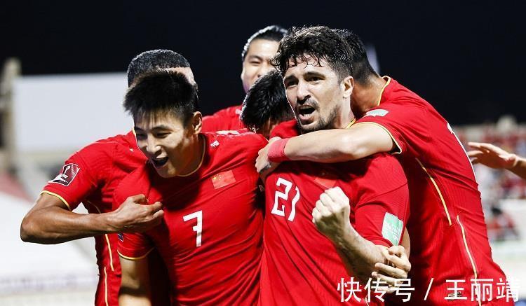 阵容|臃肿?庞大?国足豪华阵容再引争议,对抗练兵还是浪费钱?