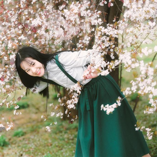 背带裙 穿上旗袍裙的她,才是最美的中国女人,优雅韵味尽在举手投足间