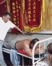 |搞笑GIF:姑娘这么玩,你想笑死我吗?