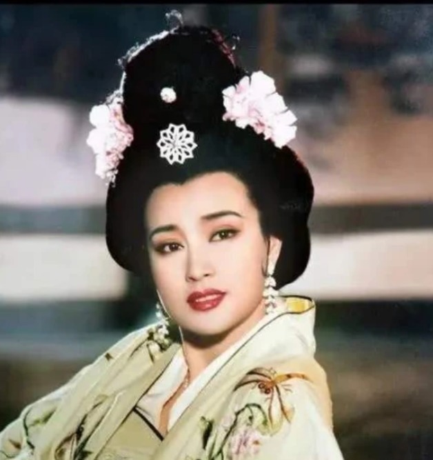 年轻|武则天年轻时容貌被复原，难怪李世民不爱，李治却痴迷不已