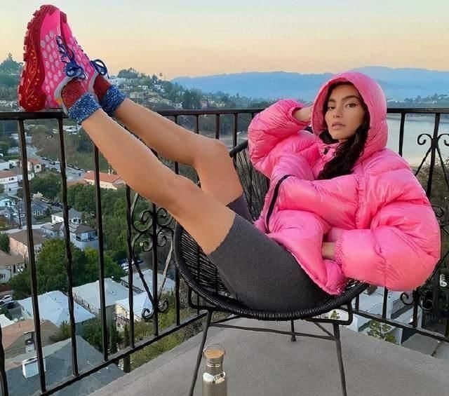 进口鞋 安踏联名“范思哲”!颜值满分,国外明星上脚,老外也爱进口鞋?