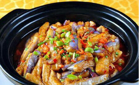  美食精选：豆芽炒粉丝，剁椒蒸鲤鱼，鱼香茄子煲，木耳炒黄花菜的做法