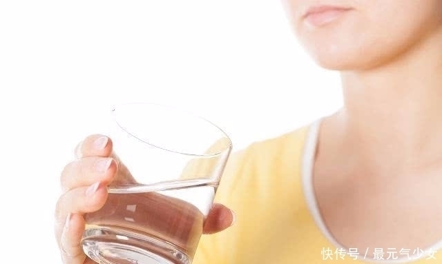 白开水|白开水是免费的“长寿药”,但是这2个时间段尽量别喝,了解一下