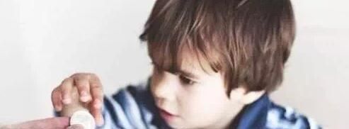 五角钱|父母的“控钱欲”,给孩子带来的伤害是无形的,千万别这样做