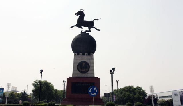 文物&“马踏飞燕”为何都是侧面照?当正面照曝光后,大家忍不住笑了