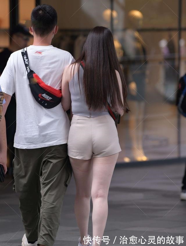 防晒衫 淡紫色针织衫,搭配修身裤,更显休闲随意,时尚大气范!