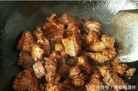 过年炖牛肉,炖很久都不烂大厨多加2味调料,肉质软烂不塞牙
