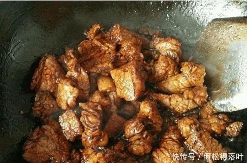 过年炖牛肉，炖很久都不烂大厨多加2味调料，肉质软烂不塞牙