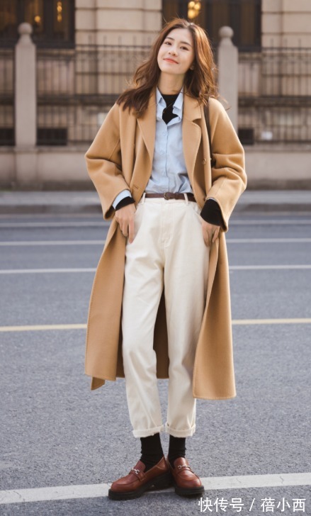 时髦 秋末冬初怎么穿才时髦?换上“大衣+九分裤”,高级感扑面而来
