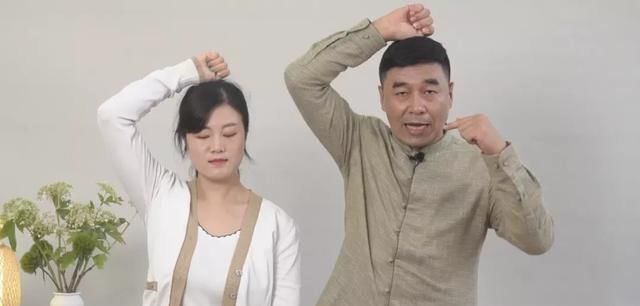 眼袋大显老10岁,每天坚持这个方法,不仅能除眼袋,还能调脾胃