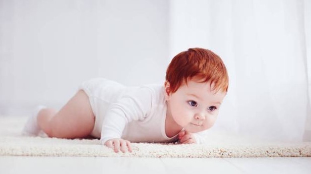 父母|“先爬后走”的孩子,和“不爬就走”的孩子,长大后有3个区别