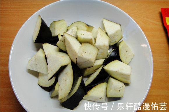 十月，茄子搭配它一起吃，爽口解腻，营养美味，一上桌就光盘
