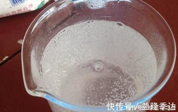 溶液|花期到了不开花用上1种“白粉末”,早晚浇一点,花多到压弯枝