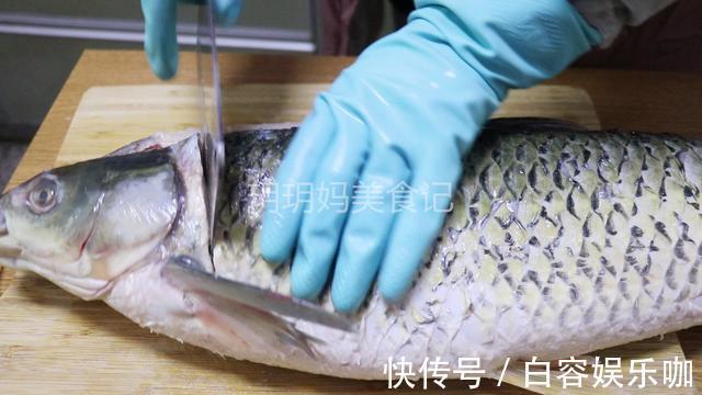 鱼肉|教你正宗腌腊鱼的方法，配料简单味道足，保存时间越长吃起来越香