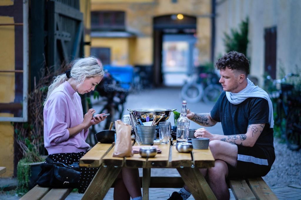 火锅风靡中国,外国游客来了也“上瘾”,在美国为什么流行不起来